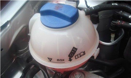汽車冷卻液消泡劑應用場景.png